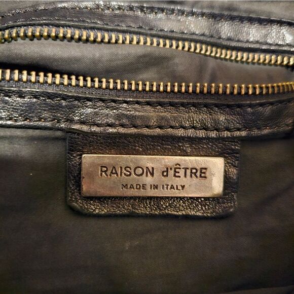RAISON D'ETRE Made in Italy Leather Crossbody - Picture 7 of 9